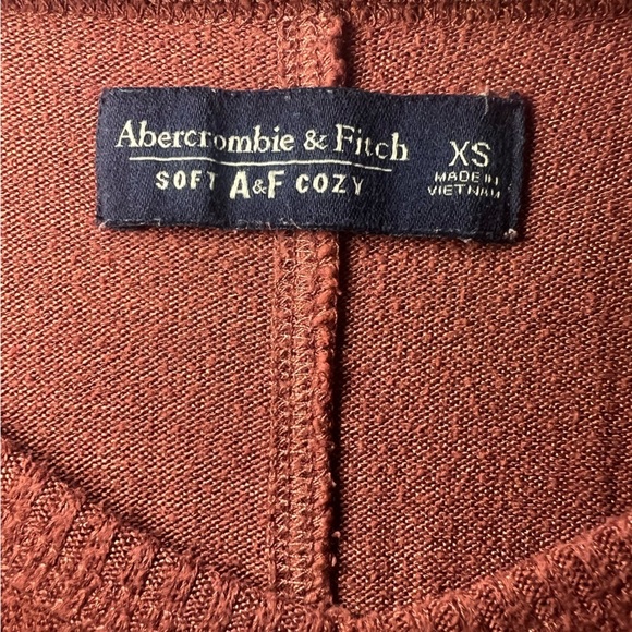 Womens Abercrombie & Fitch Soft AF Cozy Red Ribbed Knit V-Neck Sweater Size XS - Picture 3 of 5